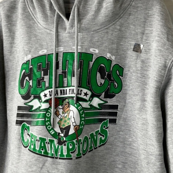 NBA Boston Celtics 2024 Champions Womens Cropped Hooded Sweatshirt Size L - Picture 3 of 7